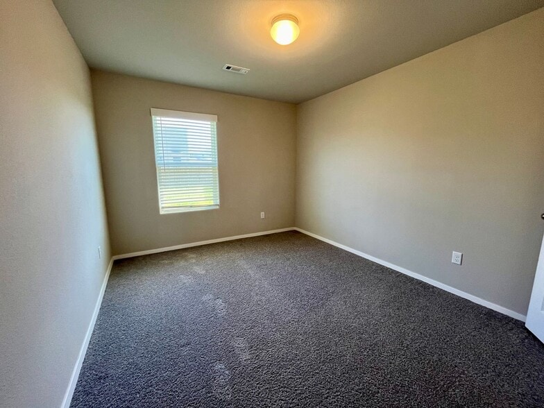 Building Photo - 1751 Forest Dr