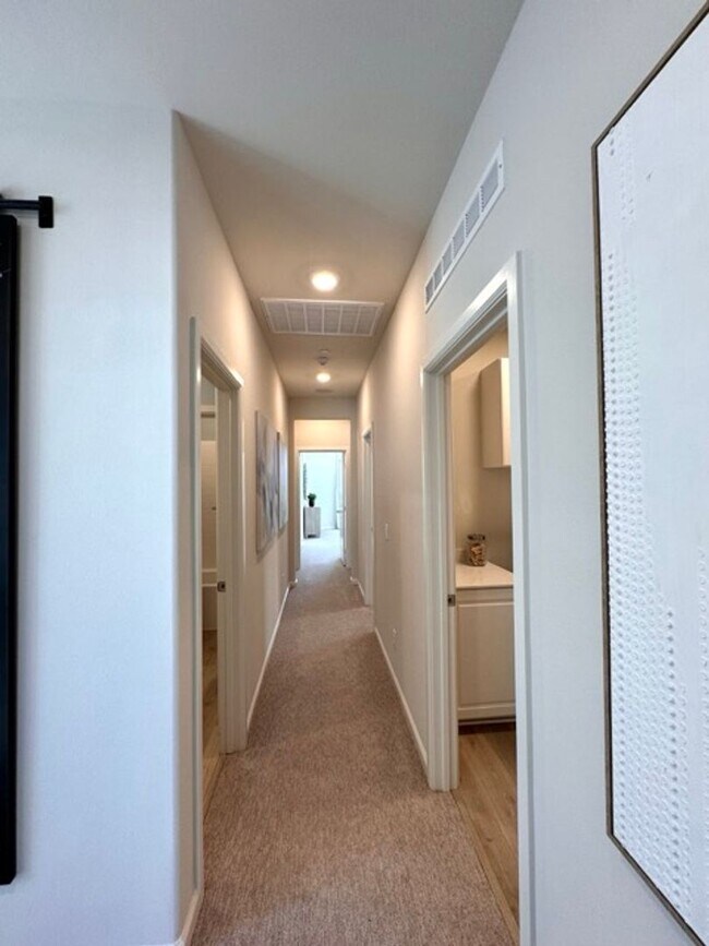 Building Photo - Brand New 4 Bedroom Home with Solar in Gat...