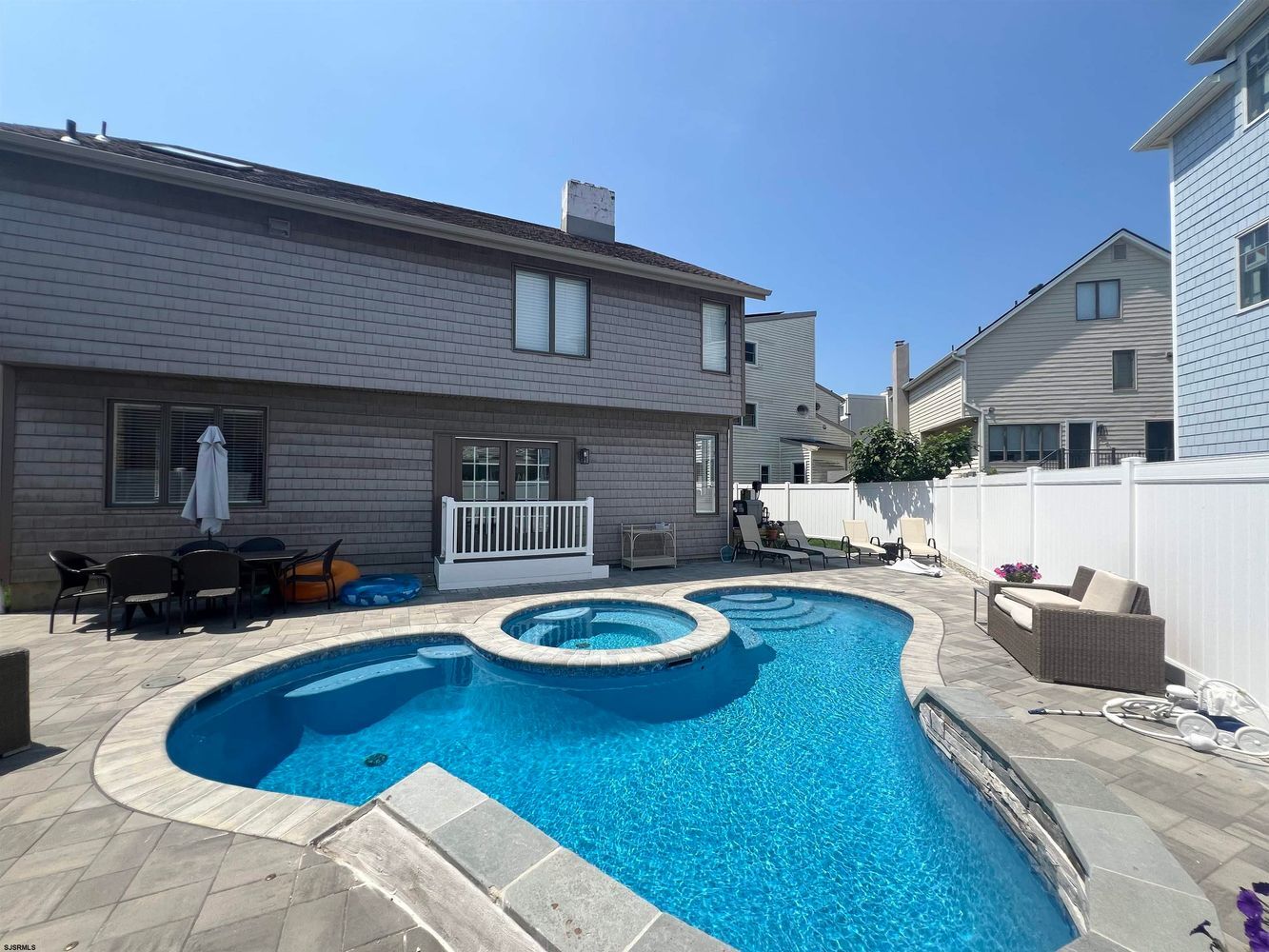 Building Photo - 6 Brunswick Ct