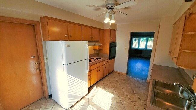 Building Photo - 2903 Oakland Rd NE