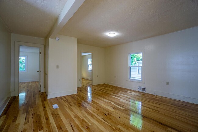 Building Photo - 417 Cherry St