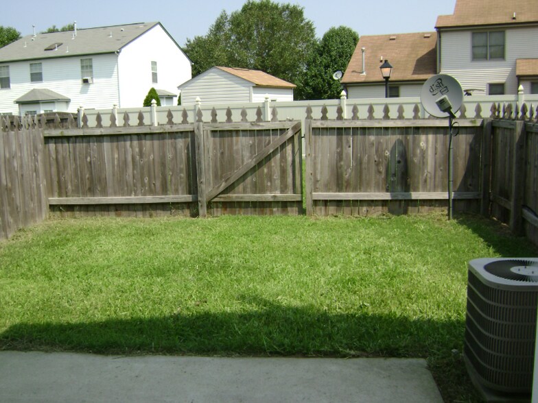 Building Photo - 4011 Ketch Dr