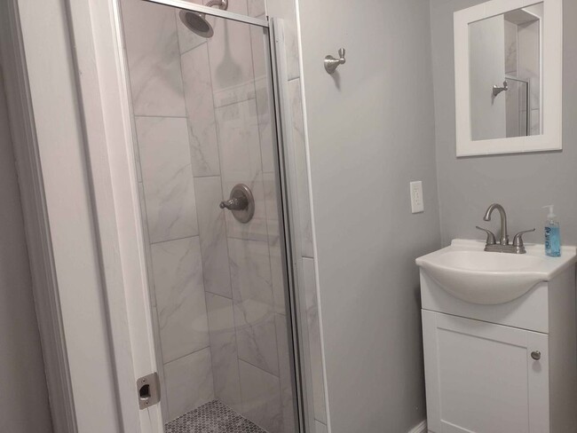 Bathroom standing shower - 210 N Goodlett St