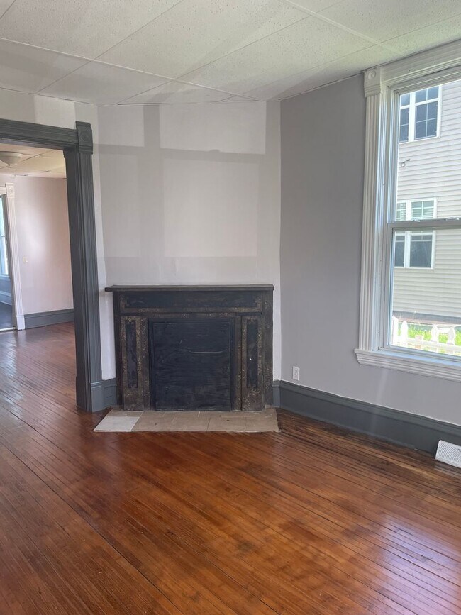 Building Photo - 2219 5th Ave S