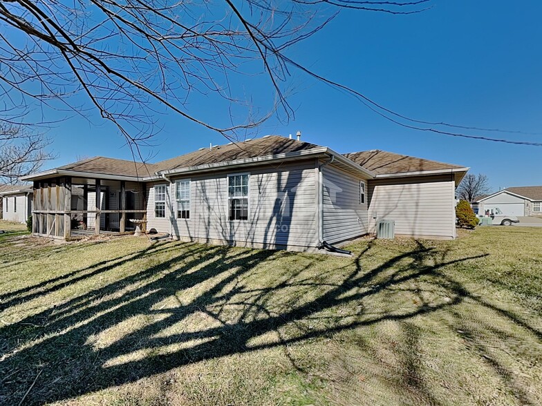 Building Photo - 1015 Bristol Dr