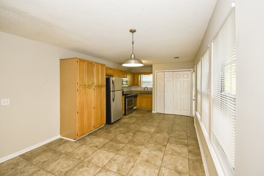 Building Photo - 6923 Stonewall Pl