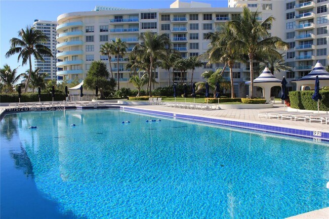 Building Photo - 5161 Collins Ave