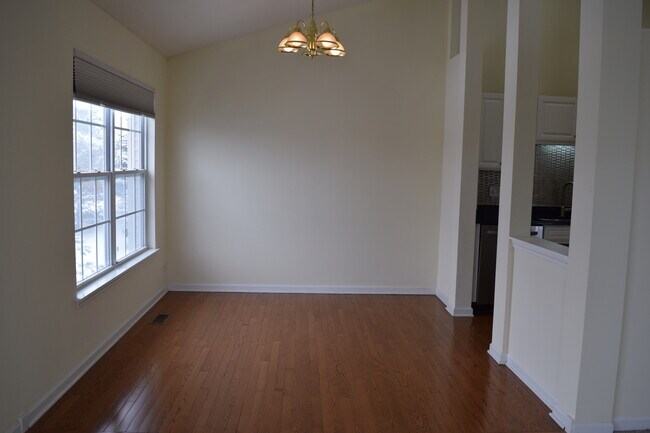 Building Photo - 857 Stuarts Dr