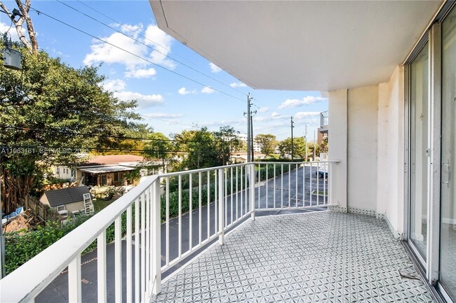 Building Photo - 16740 NE 9th Ave