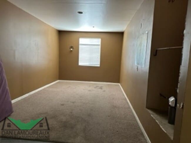 Building Photo - 4 Bedroom in East Woodland