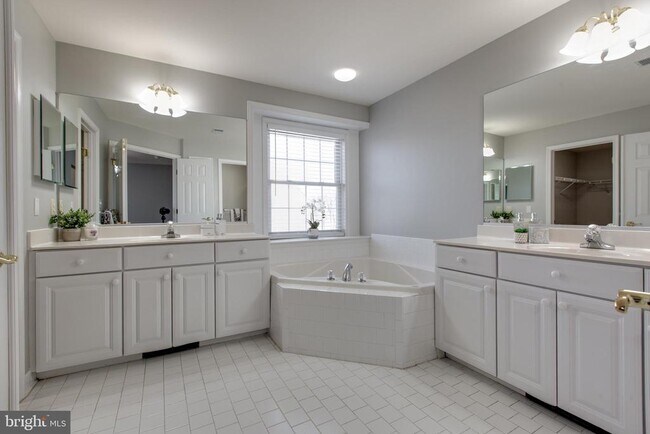 Building Photo - 2106 Beckett Way