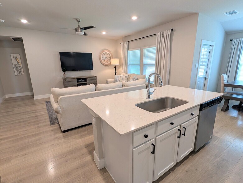 Building Photo - 5627 Jewel Curv