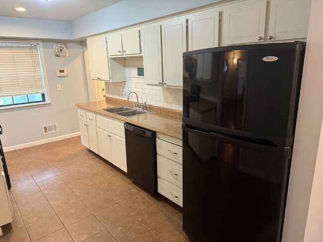 Building Photo - 3-Bedroom Home in Royal Oak – 1242 Sq. Ft....