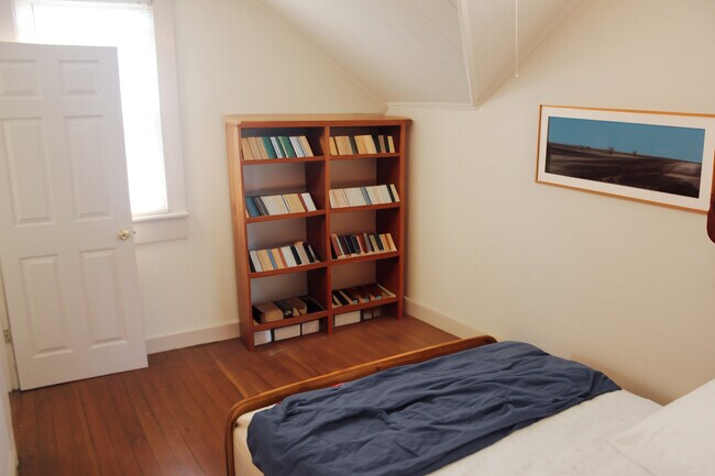 Building Photo - 700 Lindley St