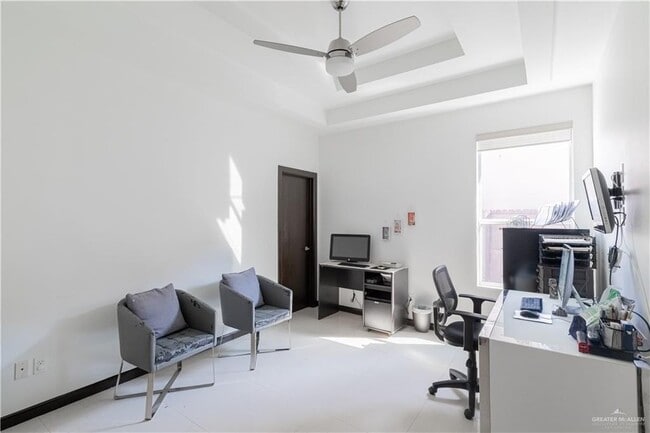 Building Photo - 26 El Jardin St