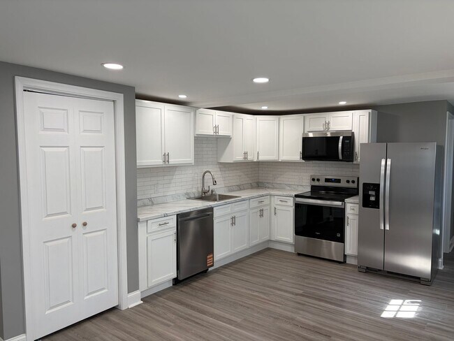 Building Photo - Fully Renovated 3BR/2BA Corner Twin Home-Move in Ready