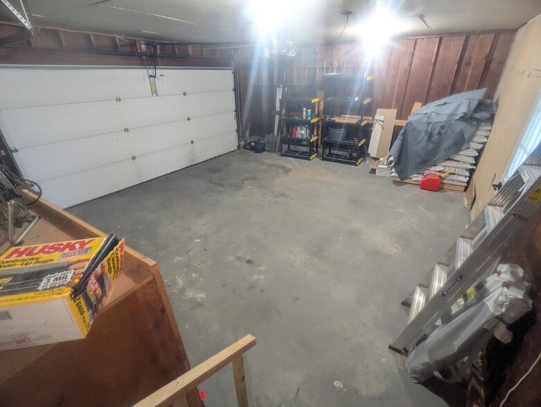 Building Photo - 212 Dewey St