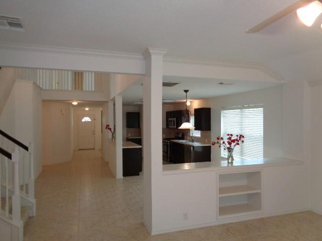 Building Photo - 15010 Sugarhollow Dr