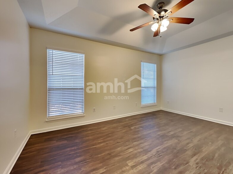 Building Photo - 8034 Macinnes Dr