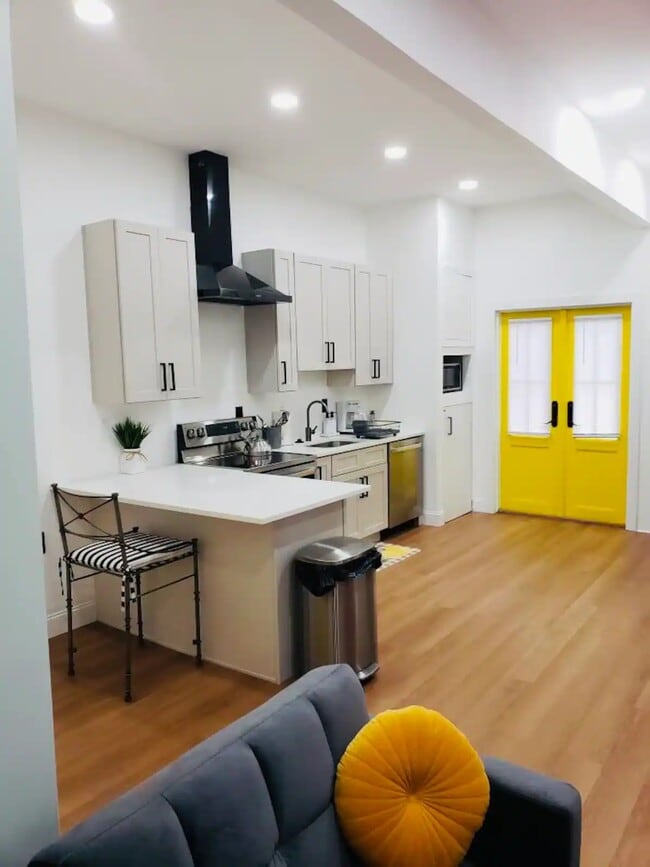 Building Photo - 1000 Longley Ave NW