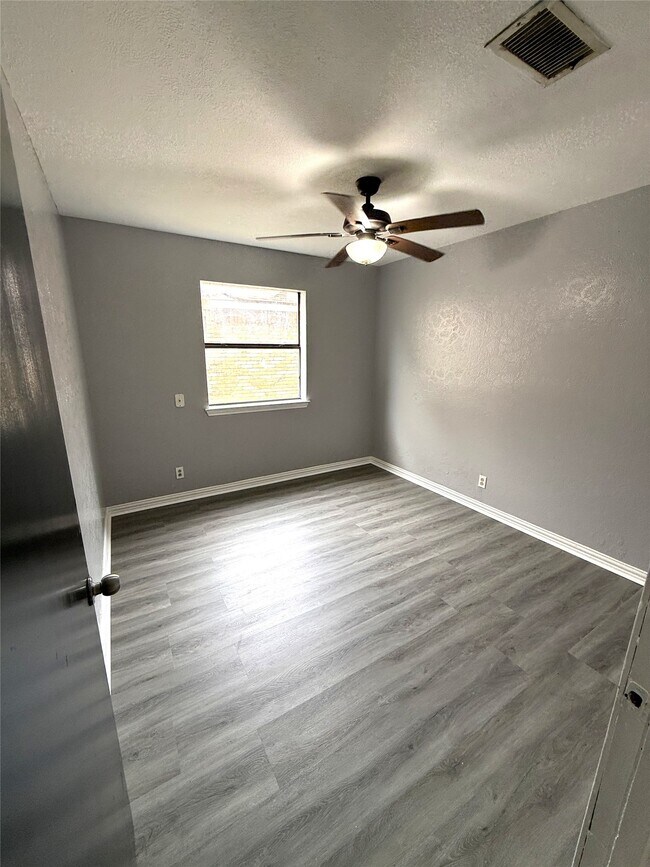 Building Photo - 11611 Stone Bridge Dr