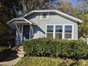 Building Photo - Three Bedroom House in Kalamazoo