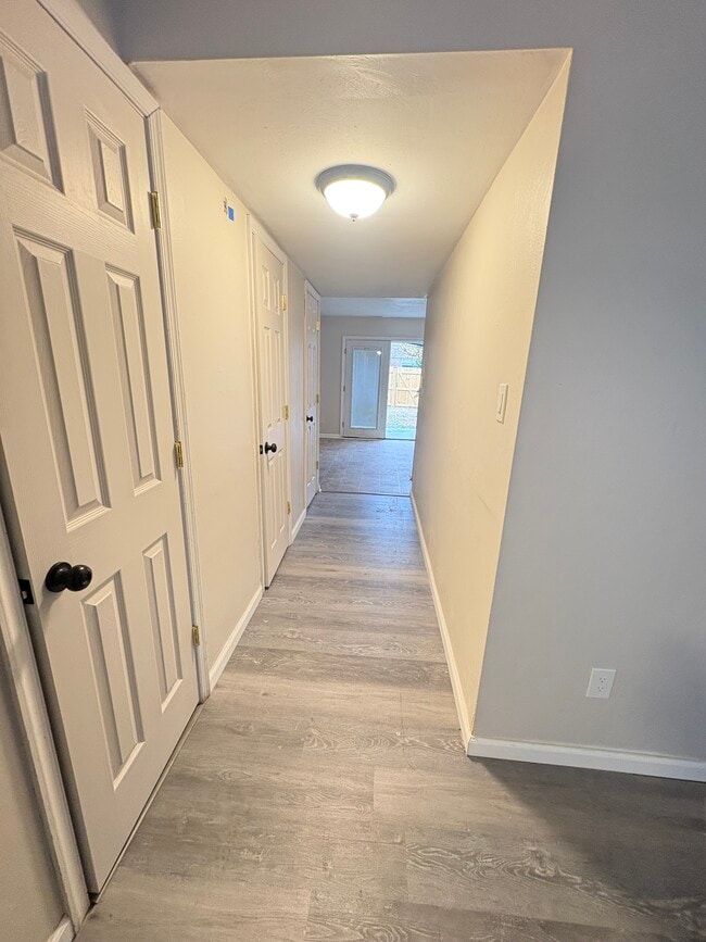 Building Photo - 813 S Grosvenor Ct