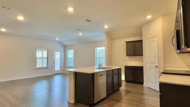 Building Photo - 1420 Stuarts Frst Dr