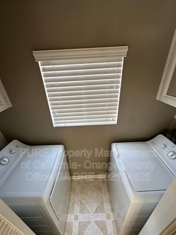 Building Photo - 23 Hollyhock Ln