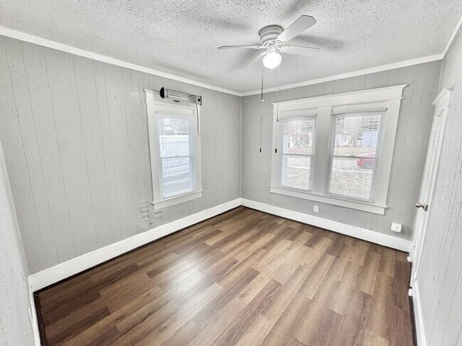 Building Photo - 3338 Coleman Ave