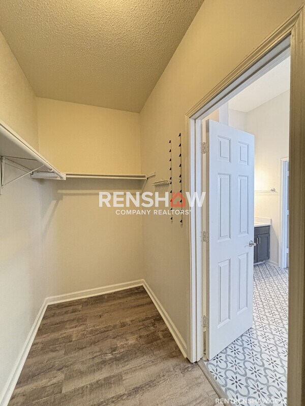 Building Photo - 2512 Courtney Dr