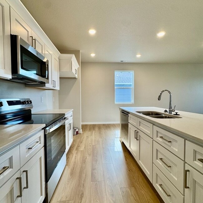 Building Photo - Beautiful Brand New Home!