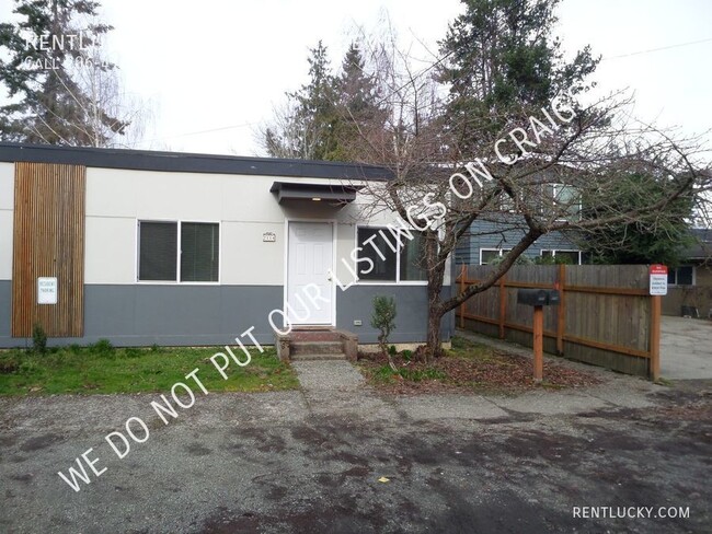 Building Photo - 2114 NE 85th St