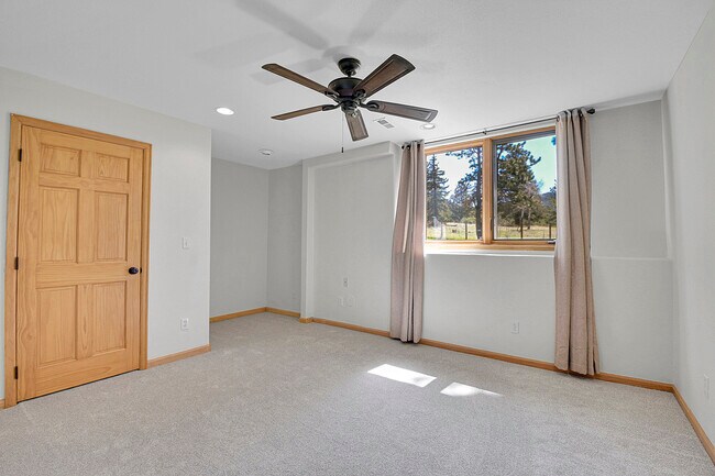 Building Photo - 33628 Berg Ln