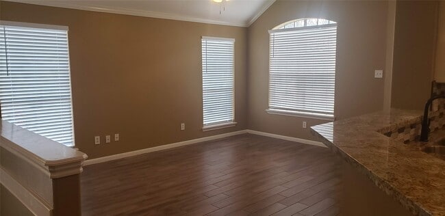 Building Photo - 222 Canterbury Dr