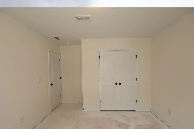 Building Photo - 6973 Doddridge Ln