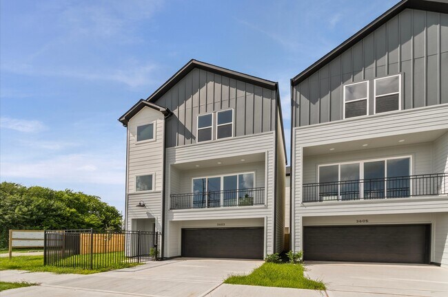 Building Photo - 3603 Mt Pleasant St