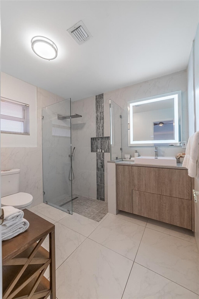 Building Photo - 2519 Barcelona Dr