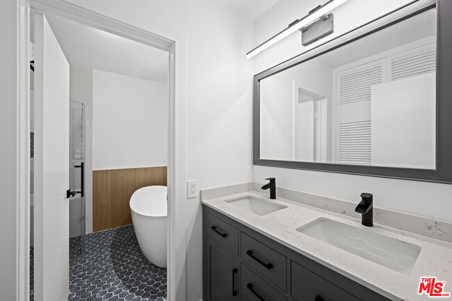 Building Photo - 1027 Acanto Pl