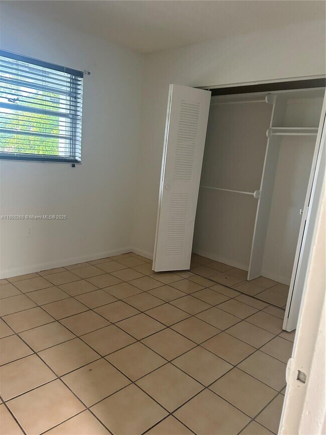 Building Photo - 17255 SW 95th Ave