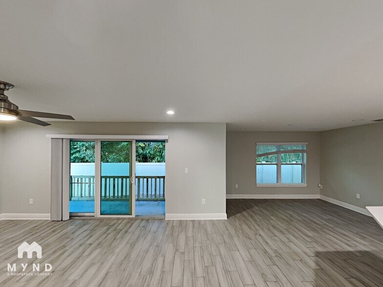 Building Photo - 12733 N Ola Ave