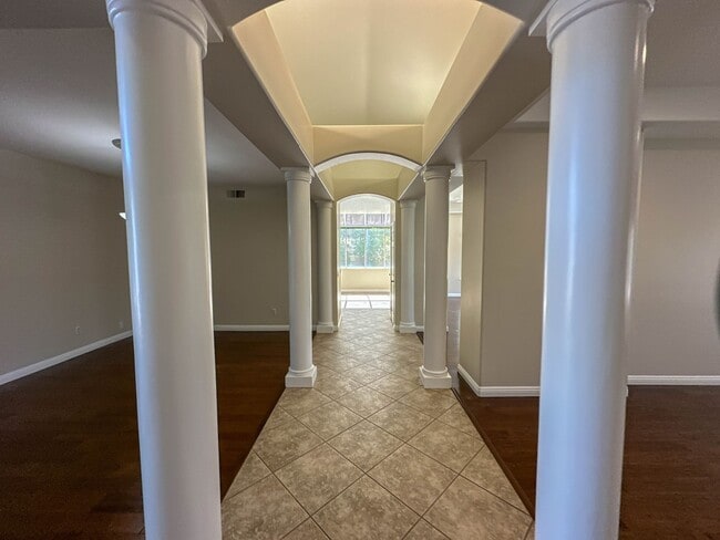 Building Photo - Single Story 3 Bedroom Home for Rent in Newhall!