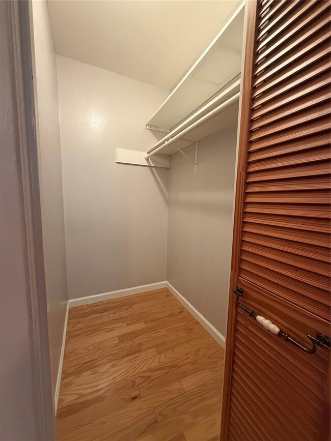 Building Photo - 2303 Barton Village Cir