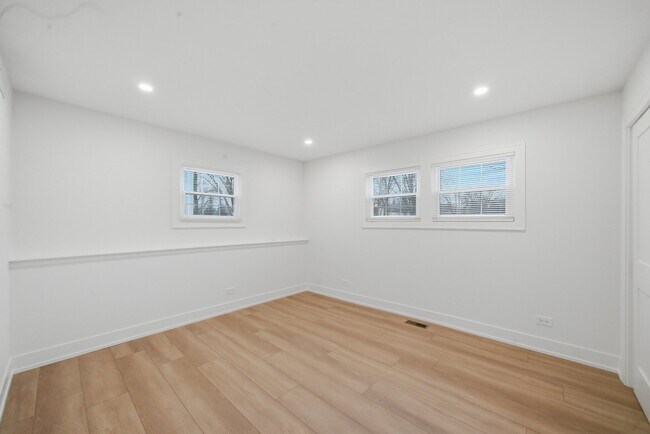 Building Photo - 2S245 Mayfield Ln