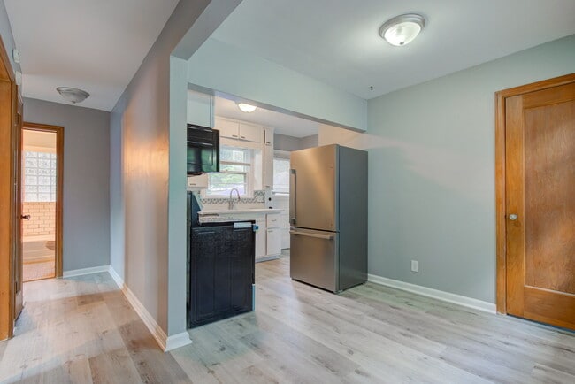 Building Photo - 4610 Rookwood Ave