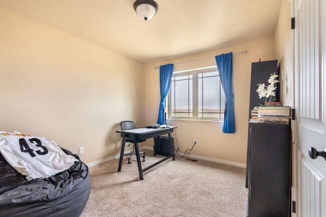 Building Photo - Great 3-Bedroom 2-Bathroom Home with Space in Cheyenne