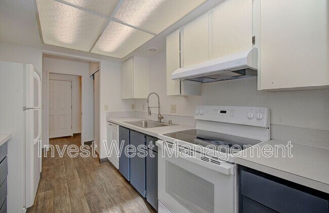 Building Photo - 8604 NE Mason Dr