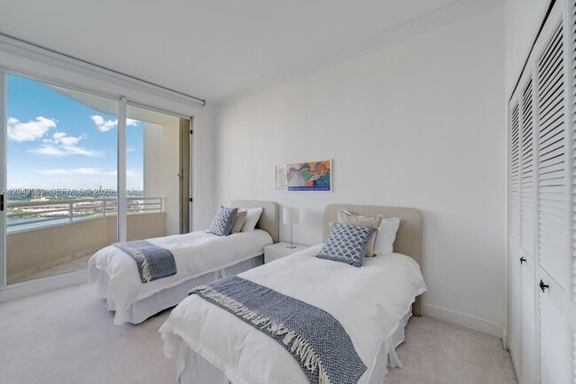 Building Photo - 888 Brickell Key Dr