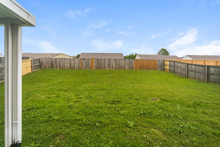Building Photo - 8202 Martin Dr