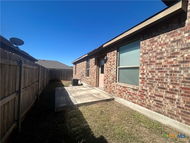 Building Photo - 295 Rosalie Dr